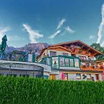 فندق Hochkoenig 3*